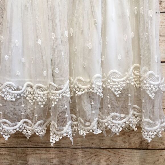 JOURNEY FIVE CROCHETED LACE TOP IN CREAM‎ - Picture 6 of 8